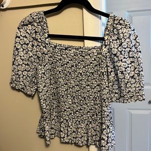 Jay. Crew women’s blouse in daisy pattern.